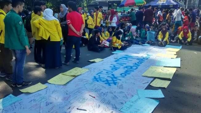 Mahasiswa Galang Dukungan Tolak Pameran Mesin Rokok