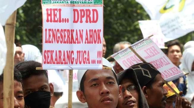 Demo FPI di KPK desak usut Ahok