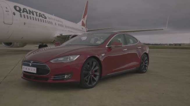 Tesla Diadu dengan Boeing 737