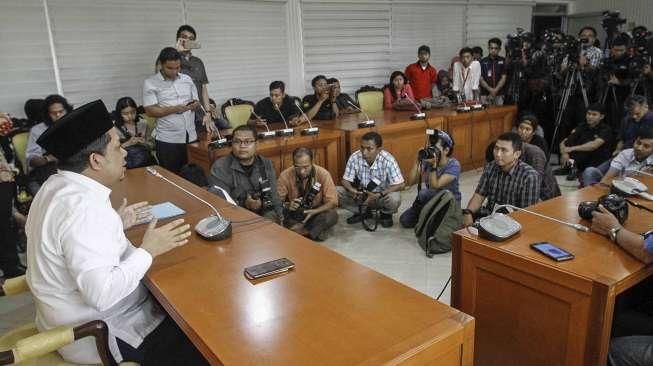 Fahri Hamzah melawan pemecatan