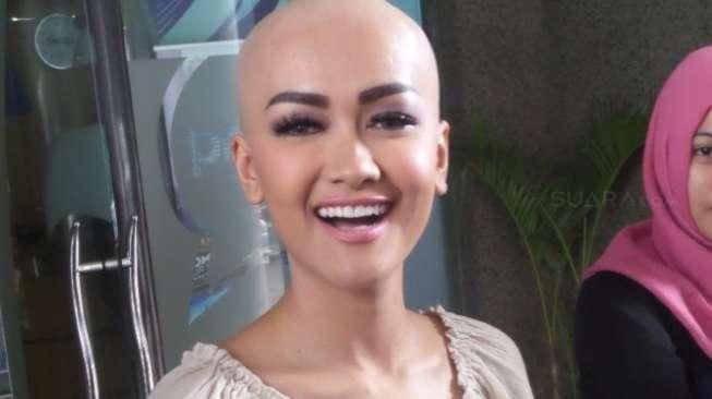 Kini Berkepala Plontos, Seperti Ini Perasaan Julia Perez