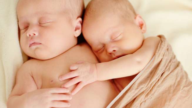 Ilustrasi bayi kembar (shutterstock)
