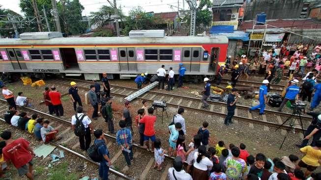 Perjalanan KRL relasi Bogor- Tanah Abang- Jatinegara dan sebaliknya untuk sementara waktu terhenti.