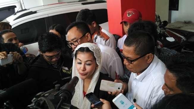 Hasnaeni 'Keukeuh'Tetap Maju di Pilkada DKI Jakarta