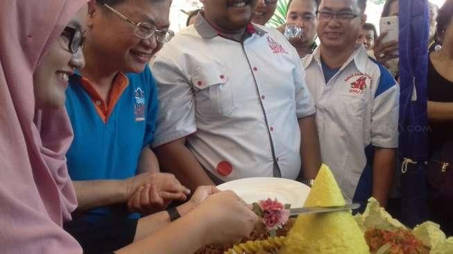 Kumpulkan 533.420 Fotokopi KTP, Relawan Teman Ahok Potong Tumpeng