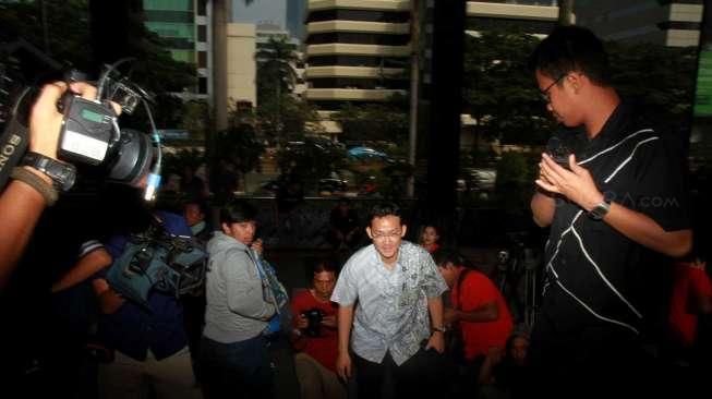   Sunny diperiksa sebagai saksi dalam kasus pembahasan Raperda Pantai Utara Jakarta.