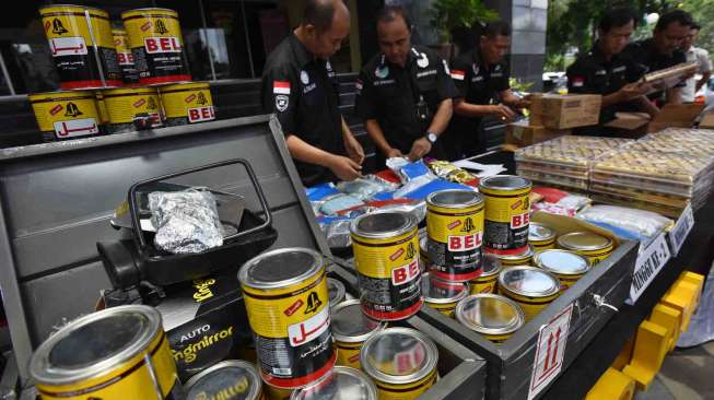 Mengamankan sembilan tersangka, empat diantaranya merupakan warga negara asing.