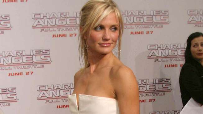 LOS ANGELES - JUN 18: Cameron Diaz at the premiere of 'Charlie's Angels: Full Throttle' on June 18, 2003 in Los Angeles, California