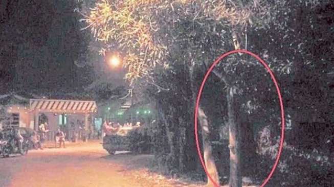 Sosok Misterius di Malaysia Terabadikan dalam Foto, Diduga Hantu