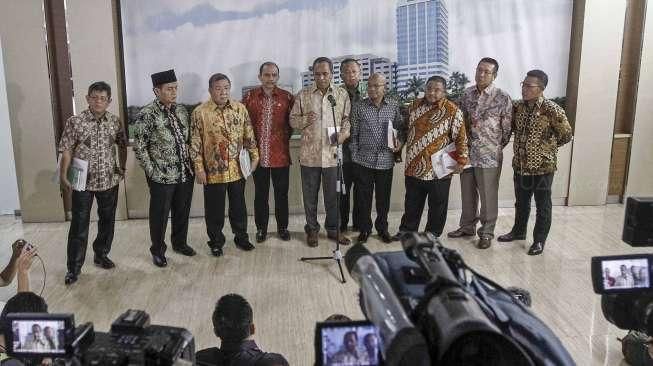 Anggota Komisi III DPR RI usai menggelar rapat konsultasi dengan Badan Pemeriksa Keuangan (BPK) RI di Jakarta, Selasa (19/4/2016), terkait masalah Sumber Waras. [Suara.com/Kurniawan Mas'ud]