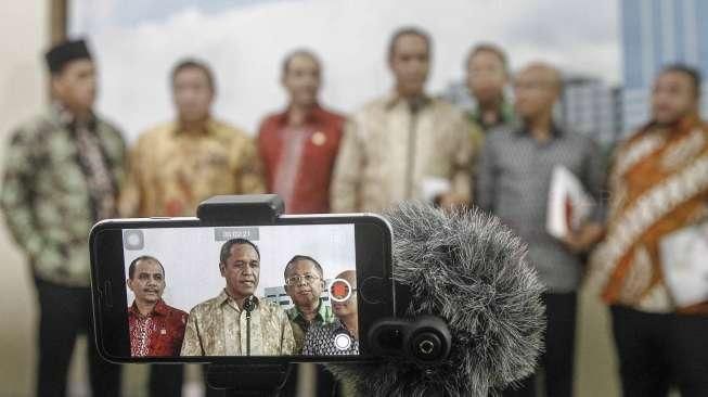 Anggota Komisi III DPR RI usai menggelar rapat konsultasi dengan Badan Pemeriksa Keuangan (BPK) RI di Jakarta, Selasa (19/4/2016), terkait masalah Sumber Waras. [Suara.com/Kurniawan Mas'ud]