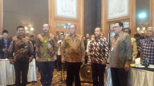 Lantunan 'Padamu Negeri' Lengkapi Keharuan Penutupan Simposium 65