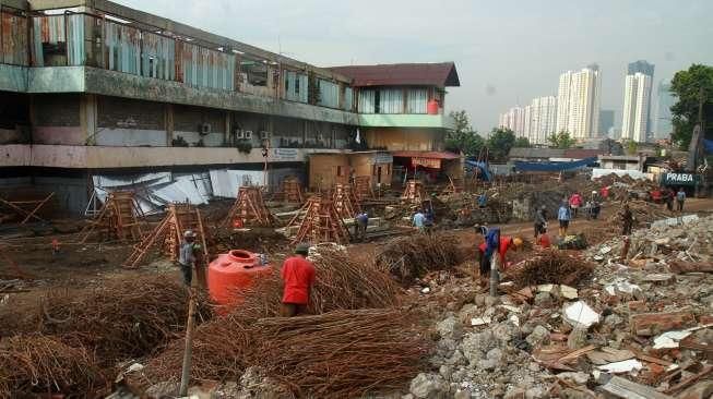 Untuk menampung para pedagang saat proses revitalisasi berlangsung.