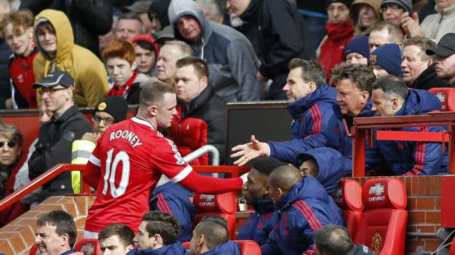 Ini Alasan Rooney Tak Mau Bicara Soal Rumor Van Gaal