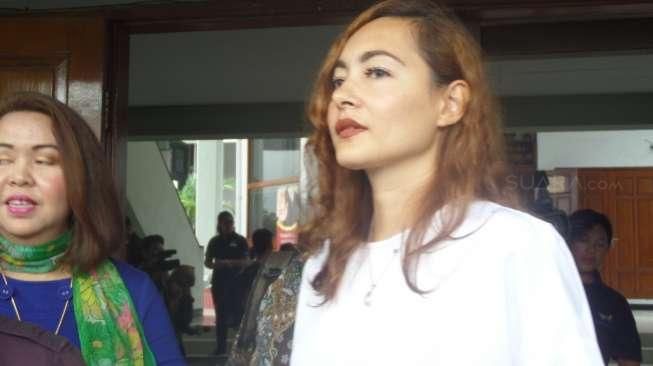 Dewi Rezer dan Marcellino Kompak Temani Anak Rayakan Hari Kartini