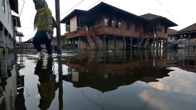 Banjir Hebat, 4 Rumah di Jambi Hanyut