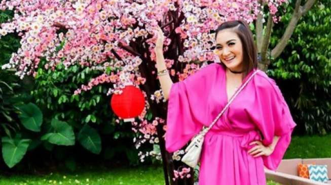 Tak Lagi Muda dan Seksi, Kiki Amalia Andalkan "Skill" Jadi DJ