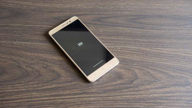 Salah satu ponsel pintar bikinan Xiaomi (Shutterstock).