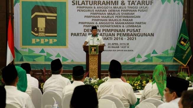 Mantan Presiden RI BJ Habibie tampak hadir bersama Lukman Hakim Saefuddin dan Taufiequrachman Ruki, dalam acara silaturahmi dan ta'aruf pengurus DPP PPP di Jakarta, Kamis (28/4/2016). [Suara.com/Oke Atmaja]