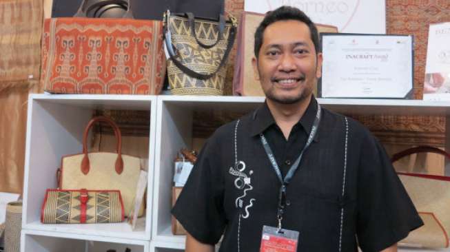 Jusupta Tarigan, Lelaki Batak yang Jatuh Hati pada Budaya Dayak