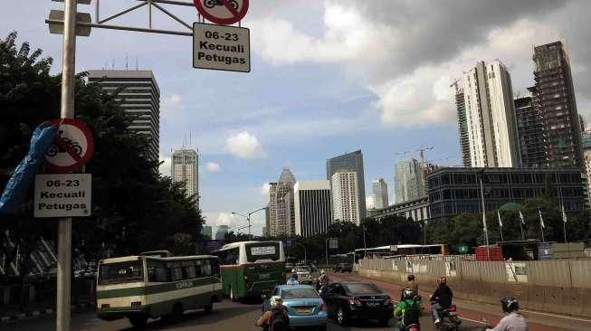 Pelarangan sepeda motor melintas di Jalan Sudirman akan berlaku pertengahan Mei mendatang.