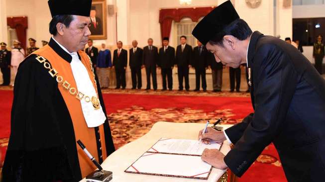 Jokowi Lantik Wakil Ketua MA