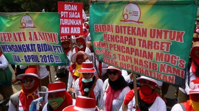 Bidan PTT Tuntut Jadi PNS