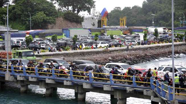 Lonjakan Penyeberang di Pelabuhan Merak