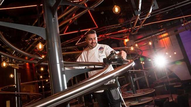 Rasakan Sensasi Makan Cepat di Restoran Rollercoaster Pertama