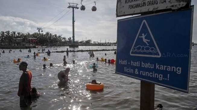 Ancol Diserbu Pengunjung