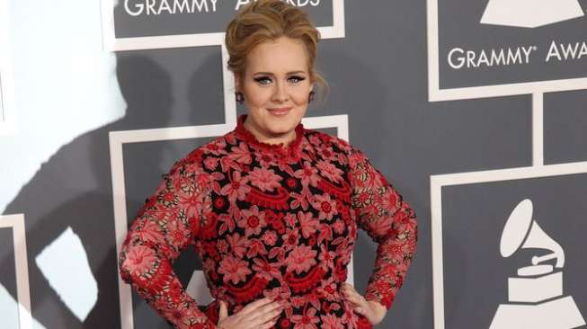 Adele Tawarkan Jadi Ibu Pengganti ke Pasangan Gay