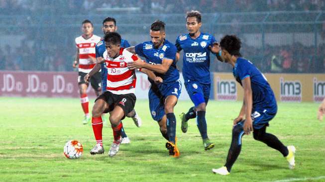 Dijamu Madura United, Arema Cronus Gagal Curi Poin Penuh