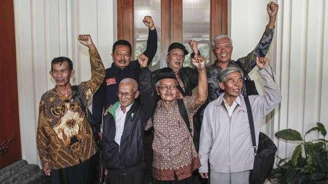 Mereka membahas bukti adannya pembantaian massal tahun 1965. 