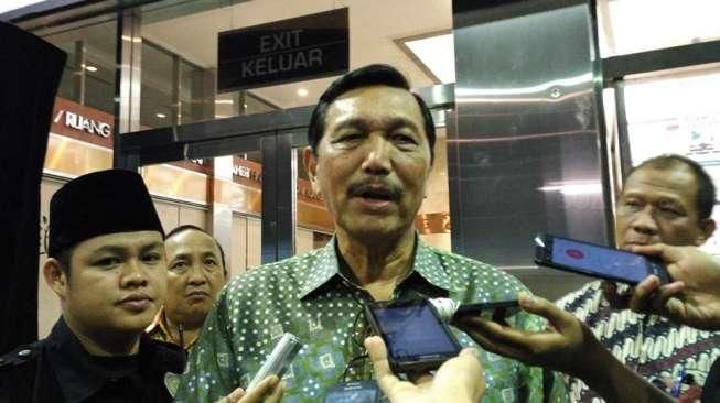 Luhut Tunda Umumkan Hasil Rekomendasi Simposium Tragedi 65