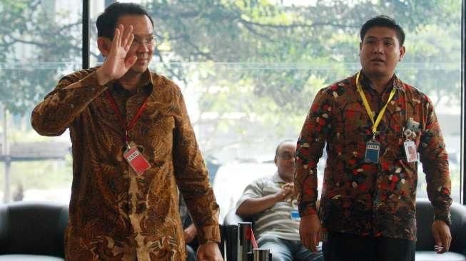 Ahok diperiksa sebagai saksi terkait kasus suap pembahasan Raperda Reklamasi Teluk Jakarta.