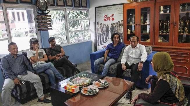 Slank Gelar Konser di Daerah Perbatasan