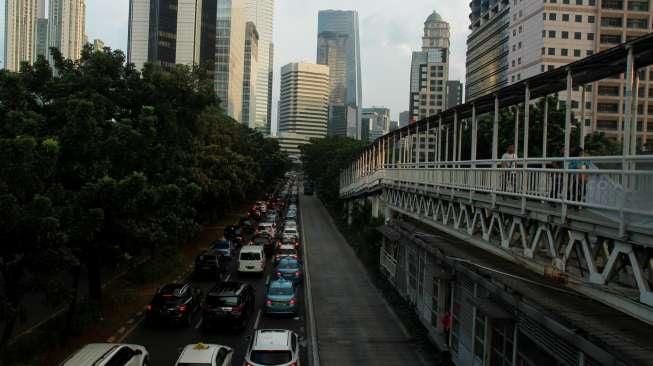 Pemprov DKI Jakarta kembali memberlakukan peraturan 3 in 1 di ruas-ruas jalan protokol Ibu Kota. 