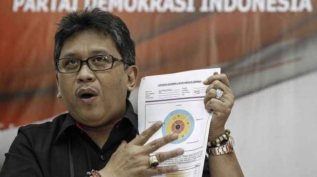 Sekjen PDIP Hasto Kristiyanto memberikan keterangan pers terkait proses fit and proper test bakal Cagub DKI di DPP PDIP, Jakarta, Rabu (11/5/2016). [Suara.com/Kurniawan Mas'ud]