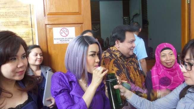 Celana Dalam Perempuan Warna Pink, Bukti Gaston Selingkuhi Jupe