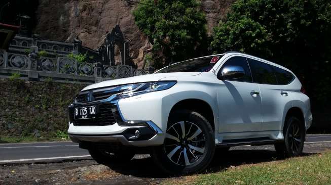 Mitsubishi Pajero Sport 'Geser' Toyota Fortuner di Jawa Tengah