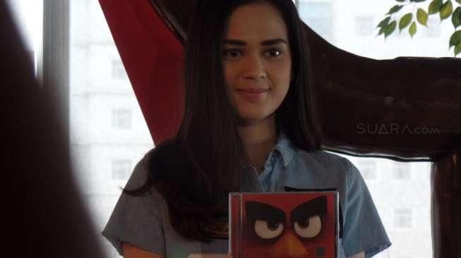 Isi "Soundtrack" Angry Birds, Cut Meyriska Latihan Nyanyi Dulu