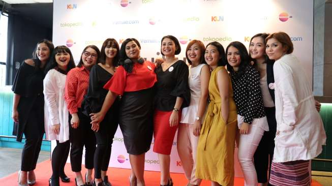 Selebriti Maya Ramaikan "#IbuIbuHot"