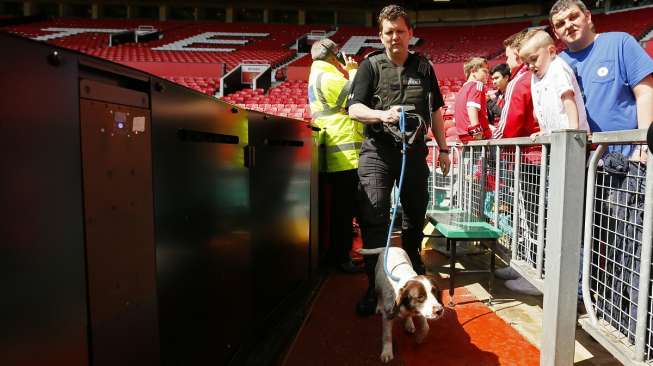 Paket Mencurigakan Ditemukan di Old Trafford, Laga MU Ditunda