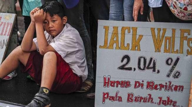 Buruh PHK Tuntut Upah Kerja