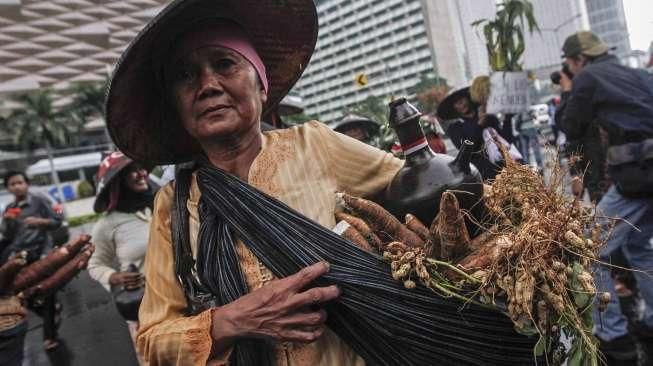 Tolak Pembangunan Pabrik Semen