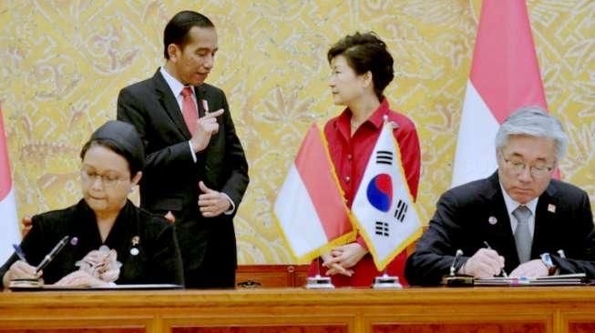 Disambut Ucapan "Selamat Sore" Pelajar Korea, Jokowi Tersenyum