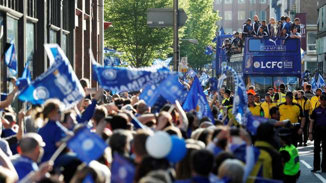 Parade Juara Leicester City 5.  Reuters / Darren Staples