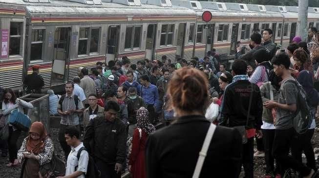 KRL Anjlok di Manggarai