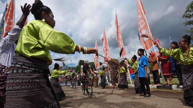 Eatpe Pertama Tour de Flores