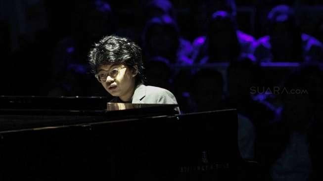 Pianis muda Indonesia Joey Alexander saat beraksi dalam konser bertajuk 